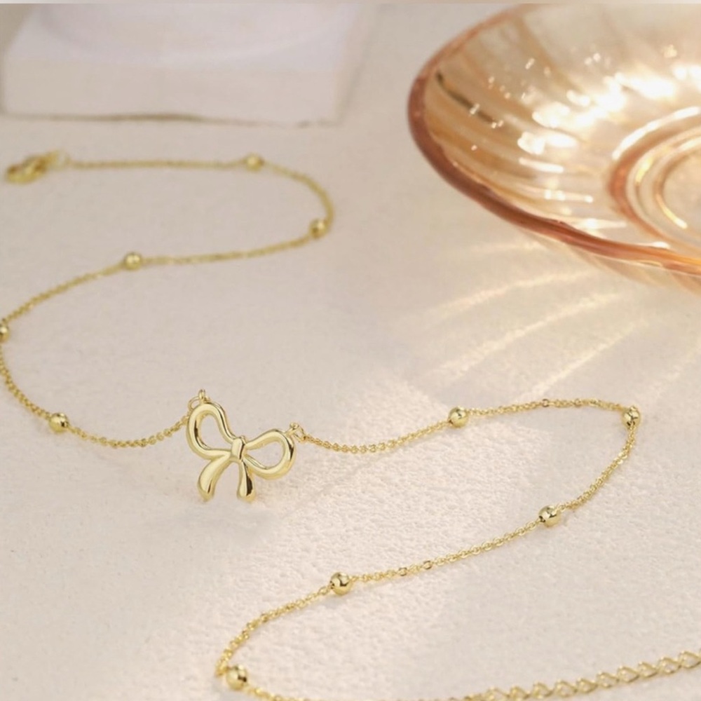 Bow Necklace